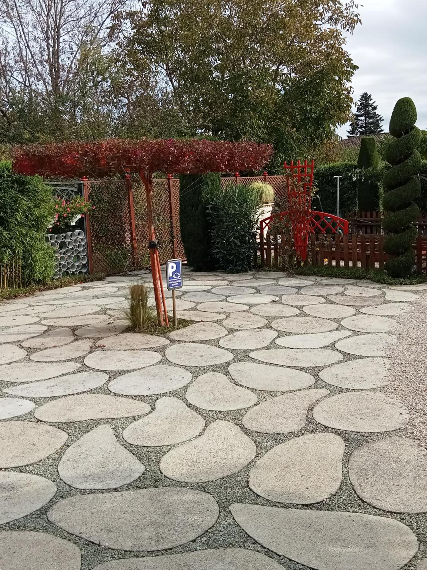 Une Pause Quelque Part Au Jardin Des Erables Et Des Niwakis Apartment Saint-Medard-de-Guizieres Exterior photo
